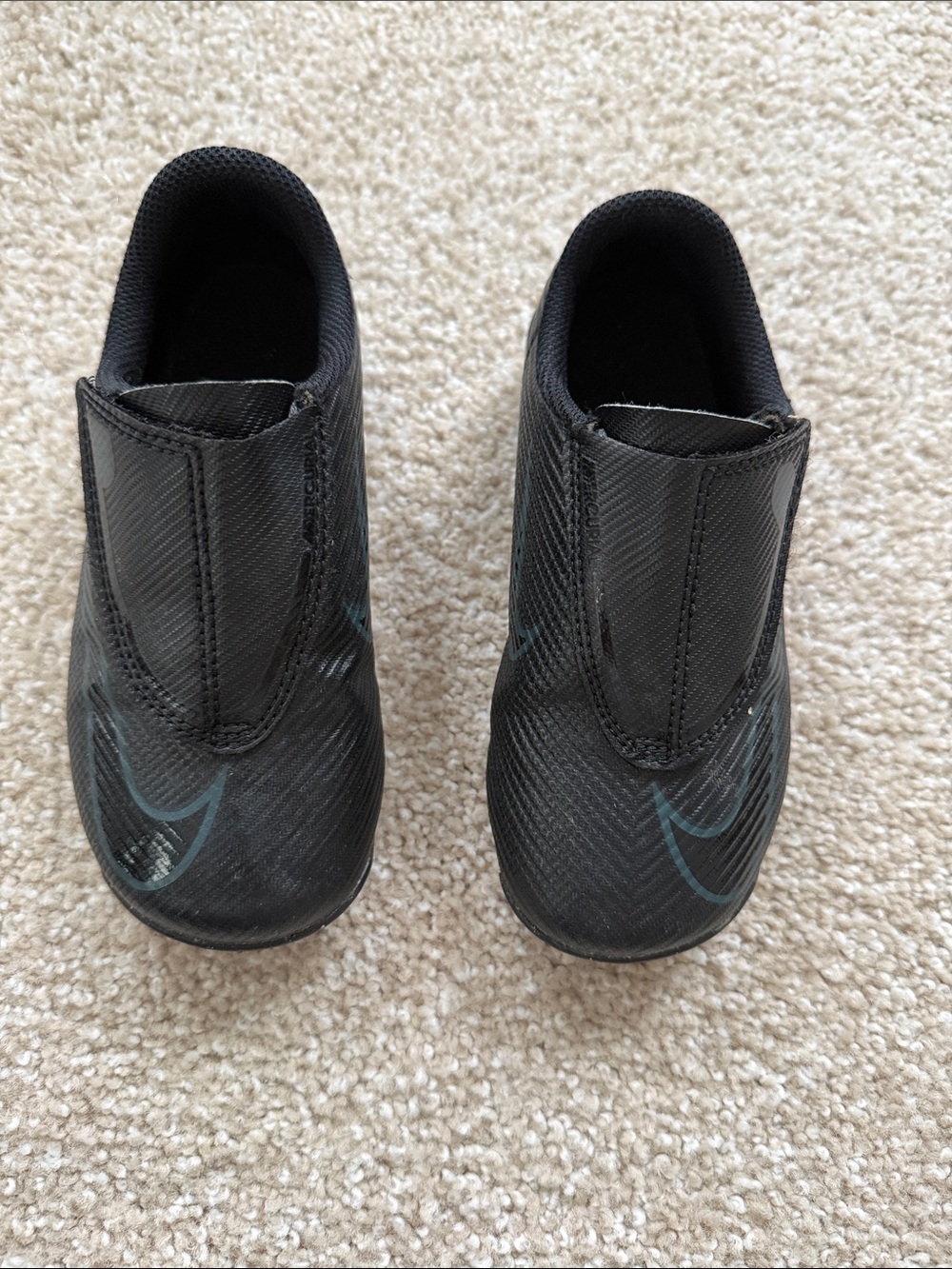Nike Kids Black Mercurial Vapor soccer cleats  size 10c